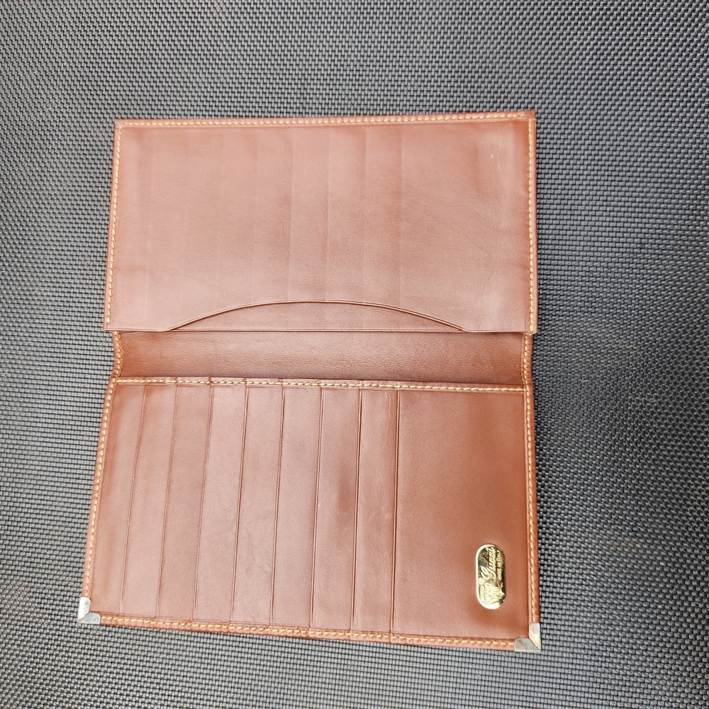 GUCCI Brown Leather GG Logo Checkbook and credit card cover Wallet - Picture 7 of 16